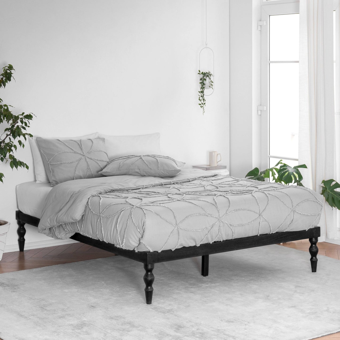 London Rhonda Black Wood Frame King Platform Bed