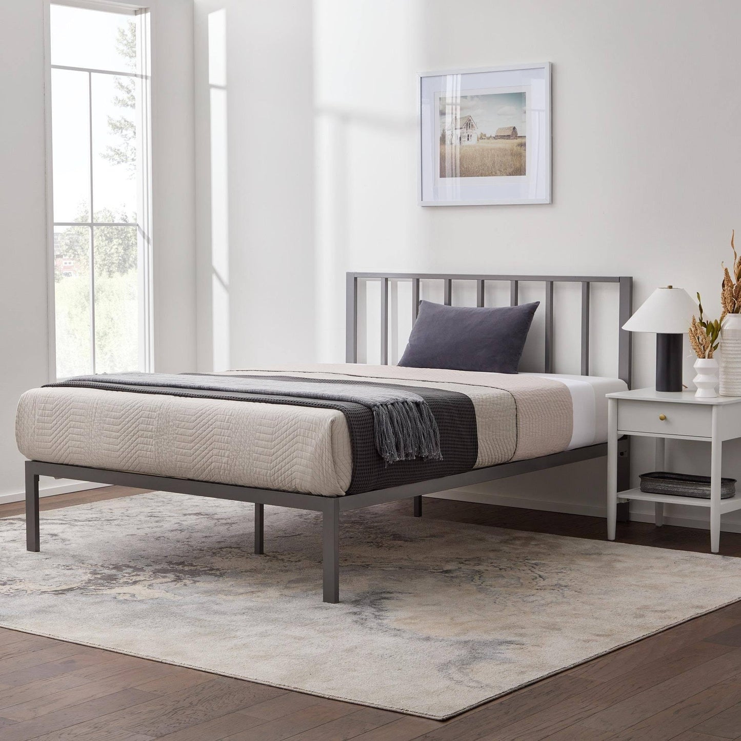 Lori King Metal Platform Bed With Vertical Bar Headboard - White